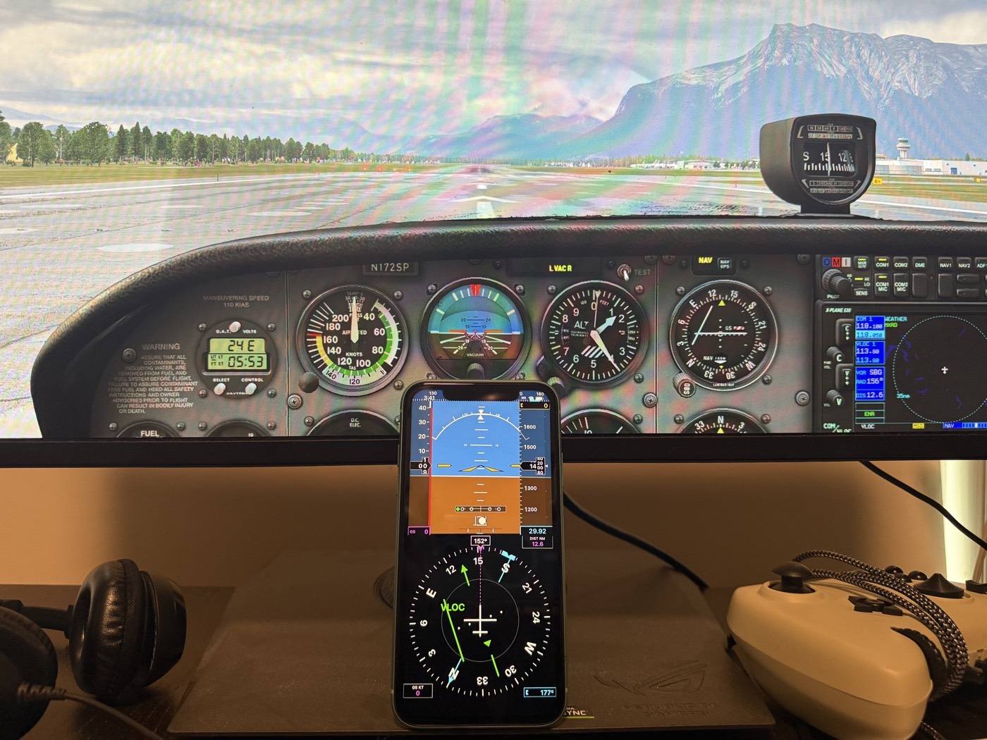 browserg5 rendering a G5 PFD and HSI pair on an iPhone in an aircraft panel